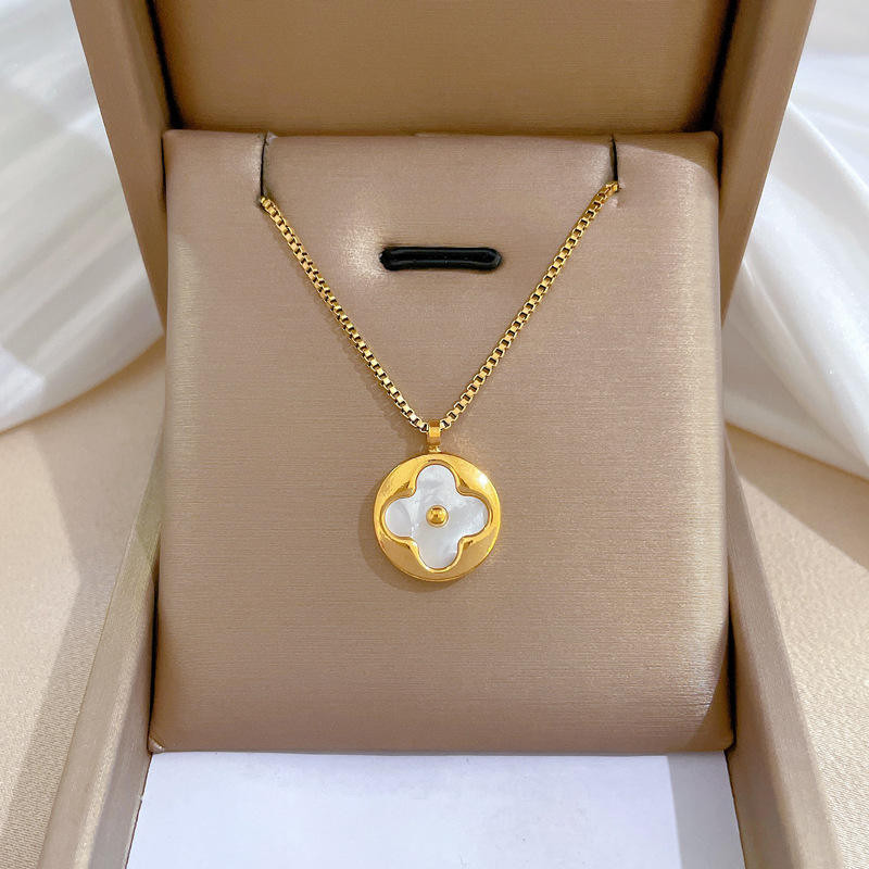 Elegant Floral Pendant Necklace