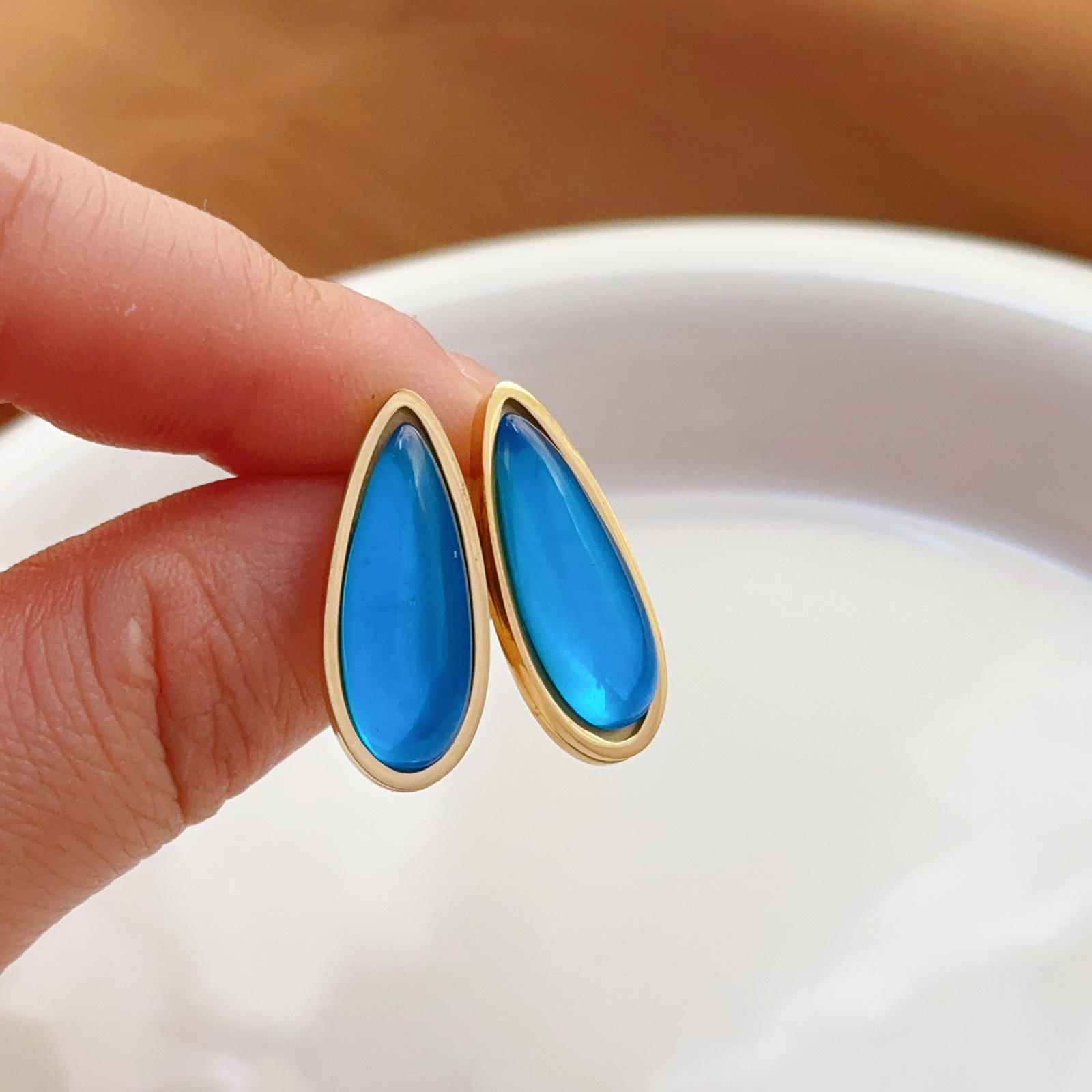Elegant Blue Teardrop Pendant Necklace and Earring Set